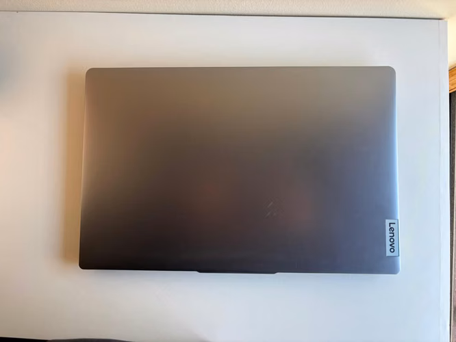 Notebook Lenovo IdeaPad Slim 3 15IRU8 – Core i3 13ª Gen – 8GB RAM – 512GB - Imagen 6