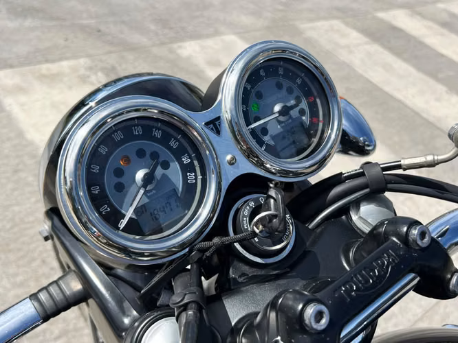 TRIUMPH BONNEVILLE T120 2022