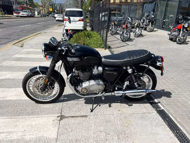TRIUMPH BONNEVILLE T120 2022