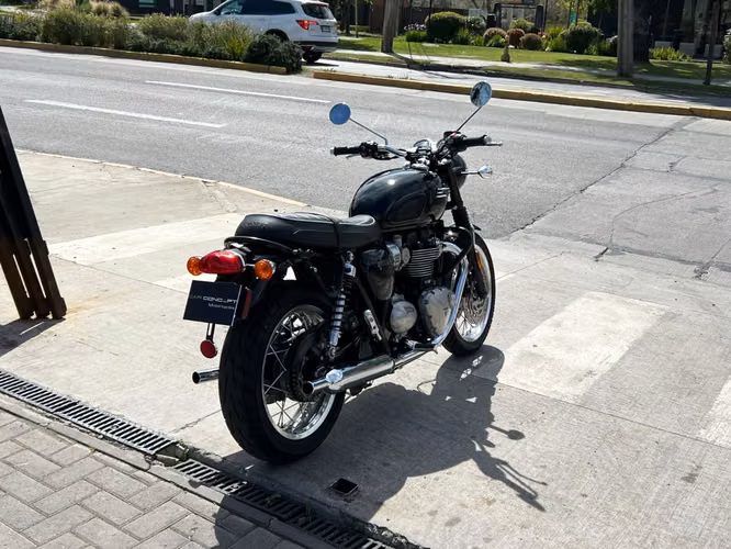 TRIUMPH BONNEVILLE T120 2022