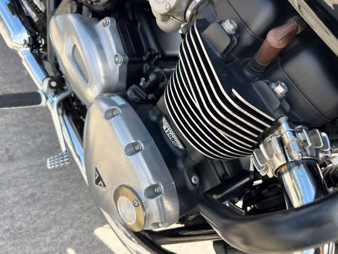TRIUMPH BONNEVILLE T120 2022