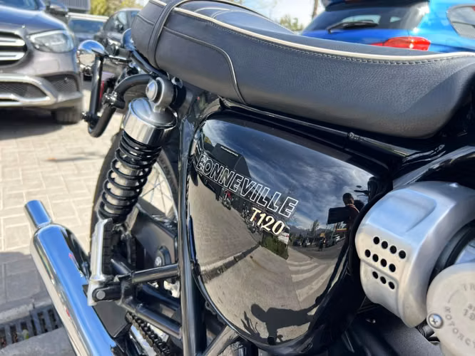 TRIUMPH BONNEVILLE T120 2022