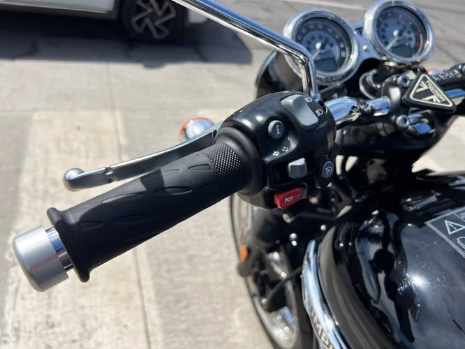 TRIUMPH BONNEVILLE T120 2022