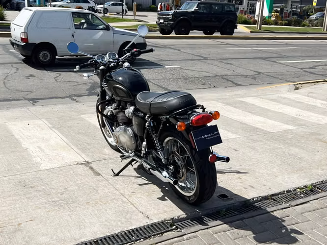 TRIUMPH BONNEVILLE T120 2022