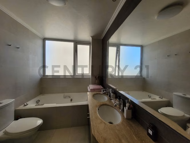 Se vende amplio departamento con vista panorámica - Imagen 16