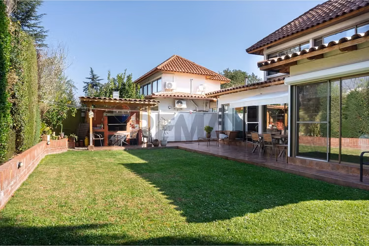 Rebajada por viaje. casa exclusiva la reina