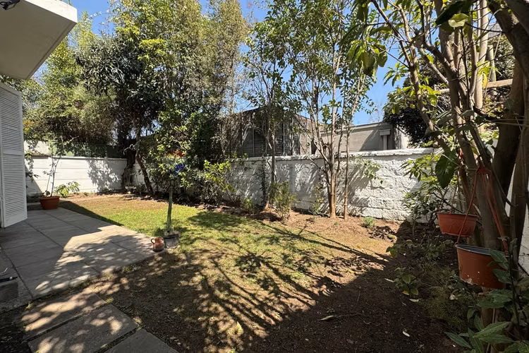 Arriendo casa amplio jardin 4 dormitorios vitacura - Imagen 25
