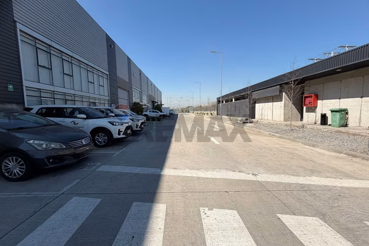 Arriendo logistock en centro logistico