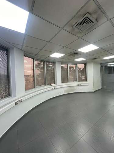 Se arrienda amplio edificio  para empresa edificio comercialRebajado valor de arriendo - Imagen 6