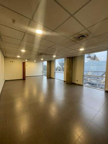 Se arrienda amplio edificio  para empresa edificio comercialRebajado valor de arriendo - Imagen 12