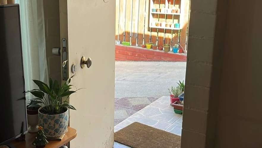 Casa de dos pisos excelente sector - Imagen 6