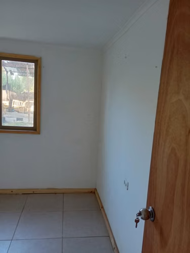 SE ARRIENDA CABAÑA  PAINE AMPLIO PATIO CHAMPA DARIO PAVEZ POR PANADERIA AURA