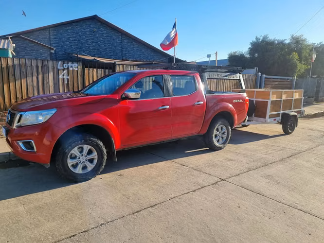 2019 Nissan np300 XE + carro de arrastre + rack