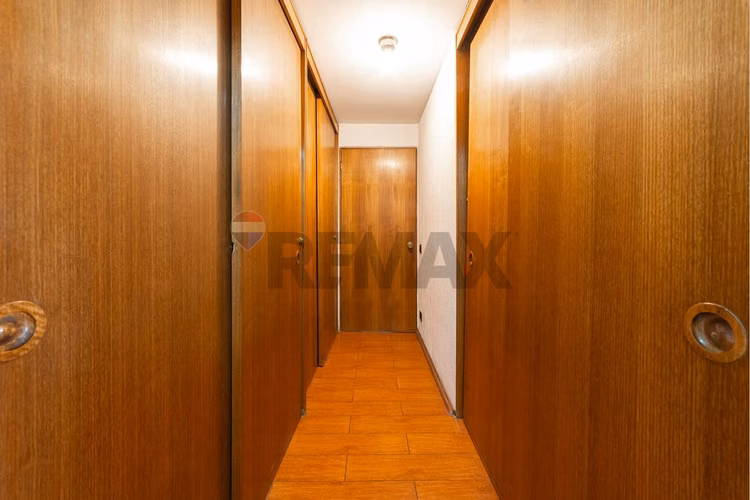 Casa con 6 dormitorios en barrio los dominicos - Imagen 25