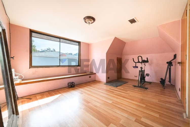 Casa con 6 dormitorios en barrio los dominicos - Imagen 39
