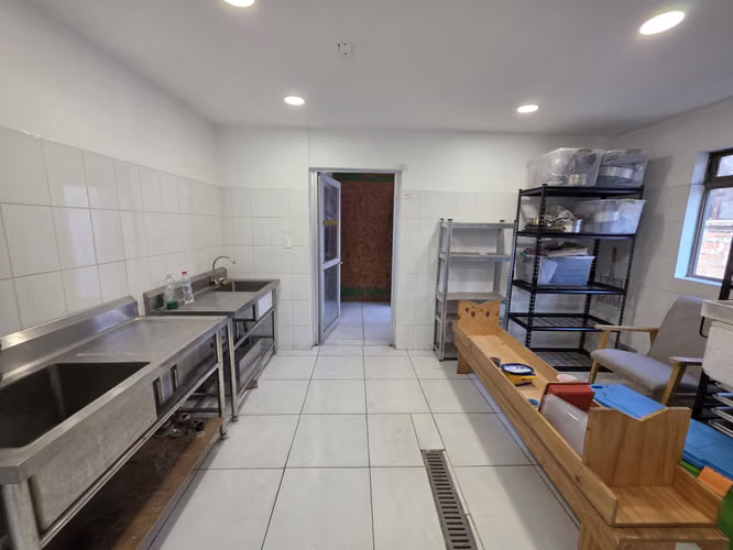 ARRIENDO LOCAL COMERCIAL CERCANO A VICUÑA MACKENNA - Imagen 18