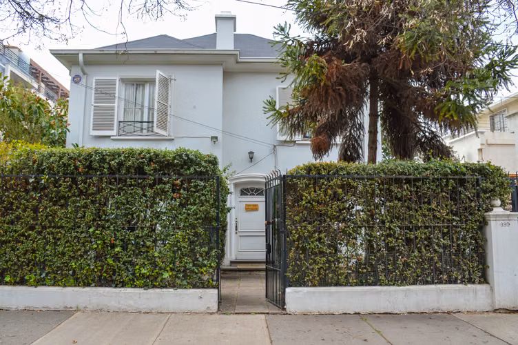 Excelente pieza casa sector Plaza Ñuñoa sólo MUJERES