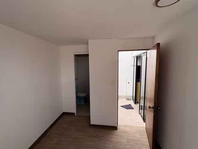 ARRIENDO  CASA DE 3 PISOS Y 3 HABITACIONES EN LOS DOMINICOS - Imagen 12