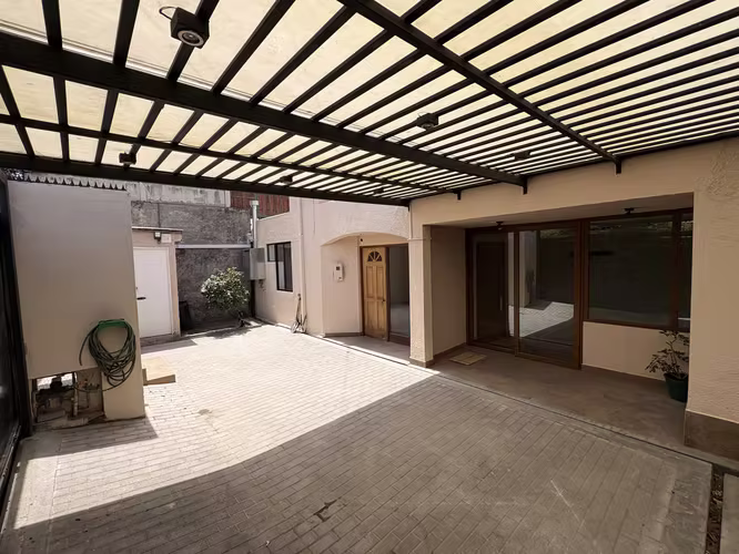 ARRIENDO  CASA DE 3 HABITACIONES EN LAS CONDES - Imagen 5