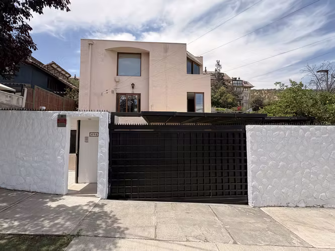 ARRIENDO  CASA DE 3 HABITACIONES EN LAS CONDES