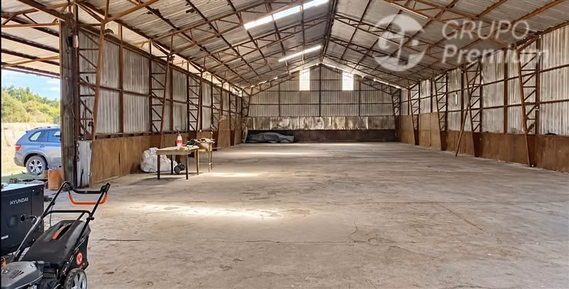 ESPACIO PARA OPERAR Galpón con terreno y foso de inspección