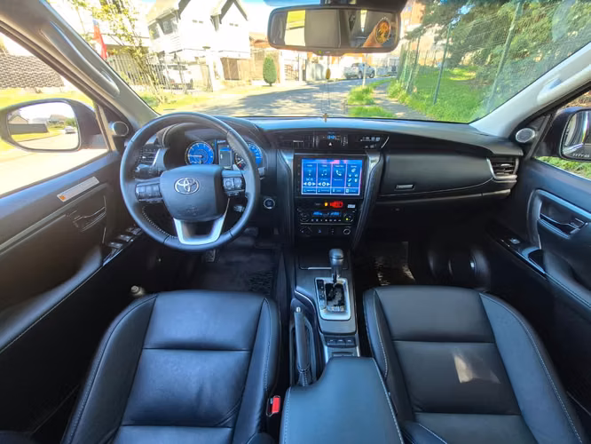 2025 Toyota Fortuner SR5 TDI 2.8 Diesel 4x4 - Imagen 11
