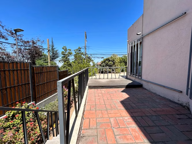 VENTA CASA 3HAB 2BA Y SERVICIO EN LOS DOMINICOS - Imagen 2