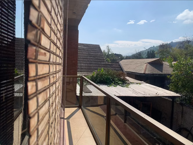 CASA COMERCIAL LAS CONDES CON 10 ESTACIONAMIENTOS - Imagen 9