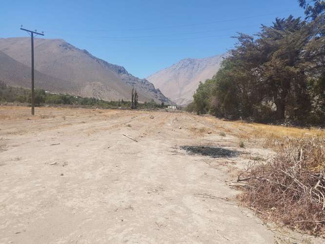 AMPLIO TERRENO CON POTENCIAL TURÍSTICO
