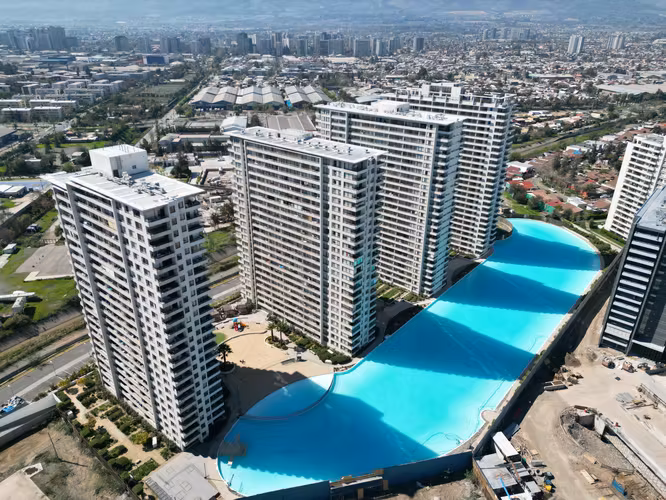 EXCLUSIVO DEPARTAMENTO CON LAGUNA PRIVADA
