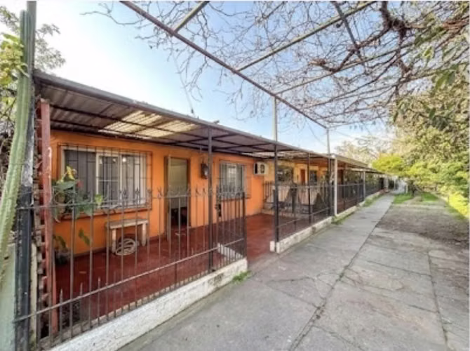 VENDE CASA FRENTE A SUPERMERCADO PASOS ESTADIO RENGO