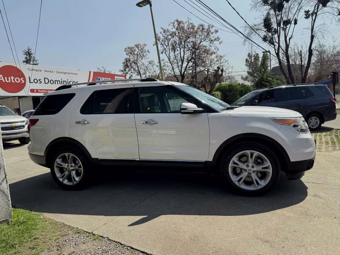 FORD EXPLORER XLT 3.5 AUT 4X4 3 CORRIDAS SOLO 111.000 KM FULL DVD CAMARA VER EN LAS CONDES 2015