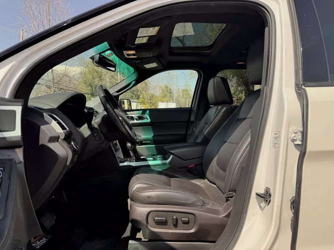 FORD EXPLORER XLT 3.5 AUT 4X4 3 CORRIDAS SOLO 111.000 KM FULL DVD CAMARA VER EN LAS CONDES 2015