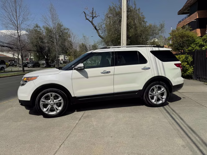 FORD EXPLORER XLT 3.5 AUT 4X4 3 CORRIDAS SOLO 111.000 KM FULL DVD CAMARA VER EN LAS CONDES 2015
