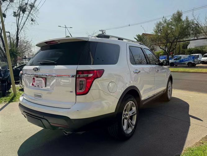 FORD EXPLORER XLT 3.5 AUT 4X4 3 CORRIDAS SOLO 111.000 KM FULL DVD CAMARA VER EN LAS CONDES 2015