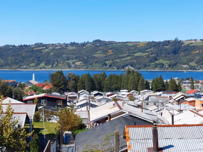 TERRENO URBANO 4.054 M² EN DALCAHUE – EXCELENTE UBICACIÓN, CONECTIVIDAD Y VISTA