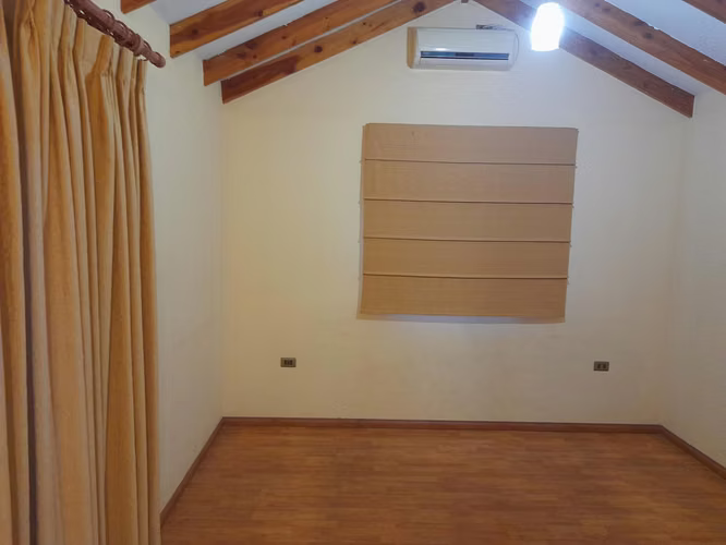 Casa a pasos colegio San Lorenzo, hermoso patio - Imagen 12