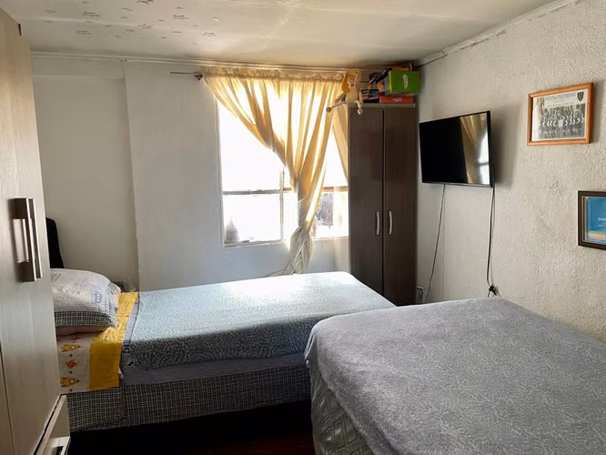 Vendo Casa Ñuñoa: 3d/1b, amplia cocina, patio. Buena ubicación. - Imagen 5