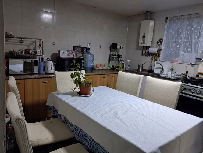 Vendo Casa Ñuñoa: 3d/1b, amplia cocina, patio. Buena ubicación.