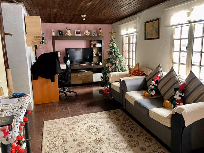 Vendo Casa Ñuñoa: 3d/1b, amplia cocina, patio. Buena ubicación. - Imagen 6