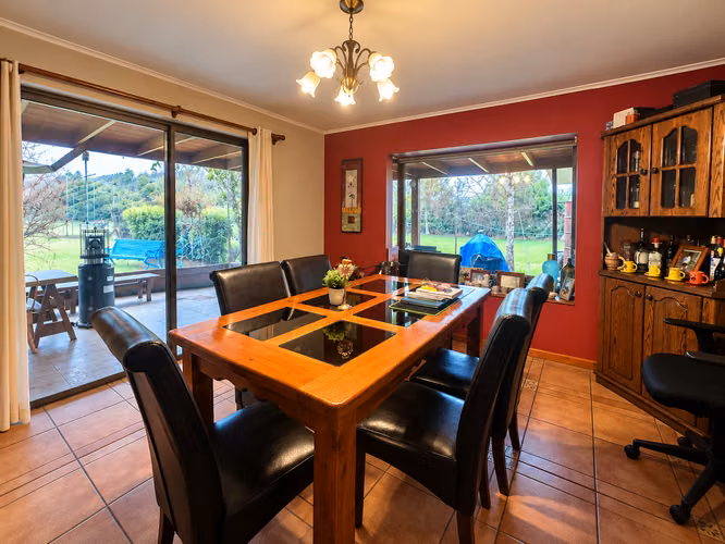 PARCELA INCREIBLE CON PISCINA Y CASA FAMILIAR EN CONDOMINIO