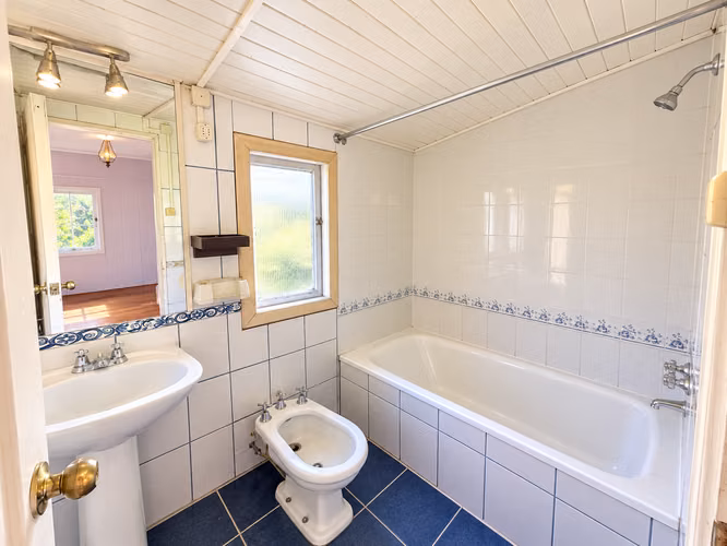 Casa en Venta Lago Riñihue – Vista al Lago e Ideal para Emprender
