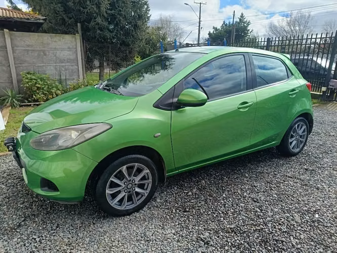 mazda 2 2011
