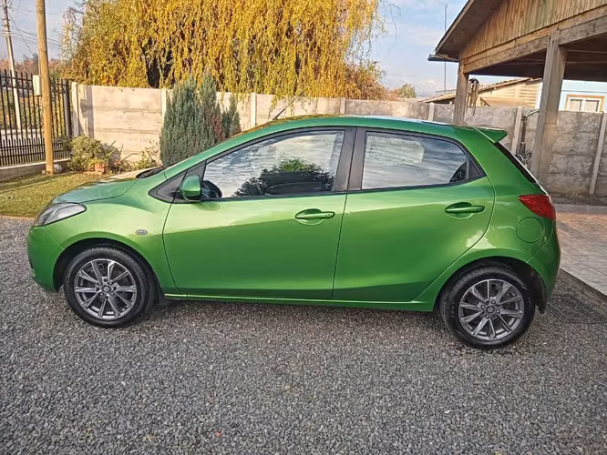 mazda 2 2011