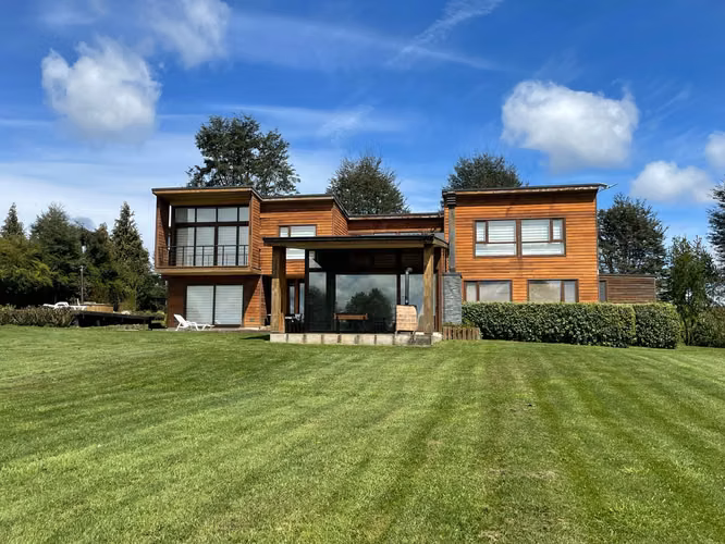SE VENDE HERMOSA CASA CONDOMINIO PANGUIPULLI