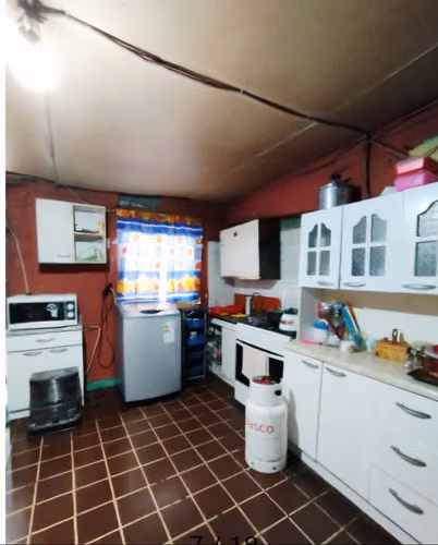 CASA ESQUINA CON PATIO INTERIOR ESPECIAL NEGOCIO O ARRIENDO - Imagen 7