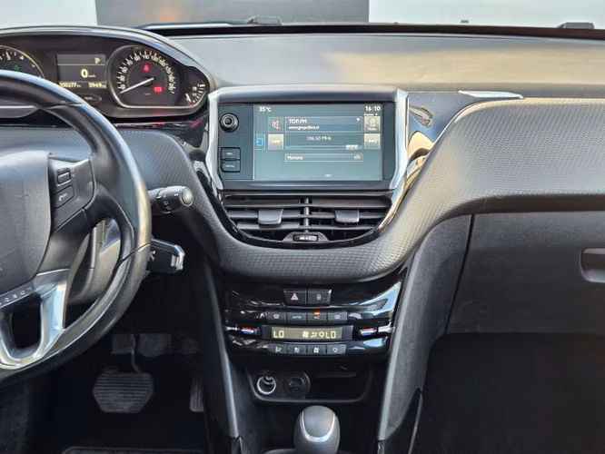Peugeot 2008 2008 Allure 1.2 Aut 2017 - Imagen 11