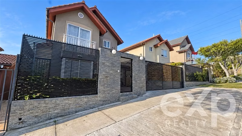 En Venta Amplia casa familiar en Santa María del Peñón - Imagen 2