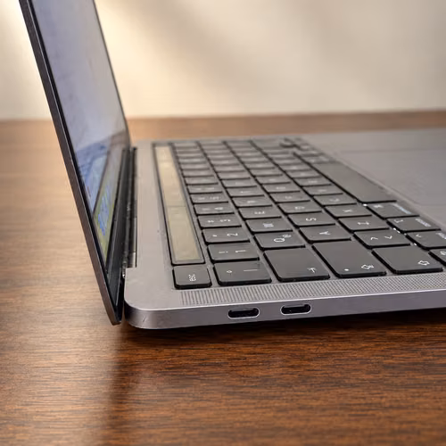 MacBook Pro M1 13” 8GB/256GB + cargador original, caja y funda