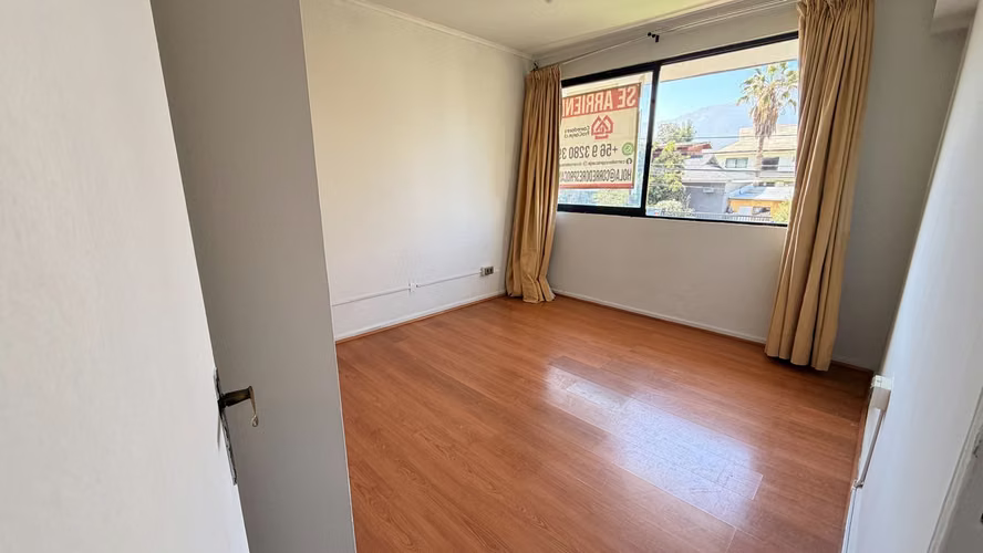 Arriendo Hermosa Casa - Juan Palau - Las Condes - 4D 3B 4E amplio Jardin - Imagen 18